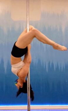 Pole Kisses